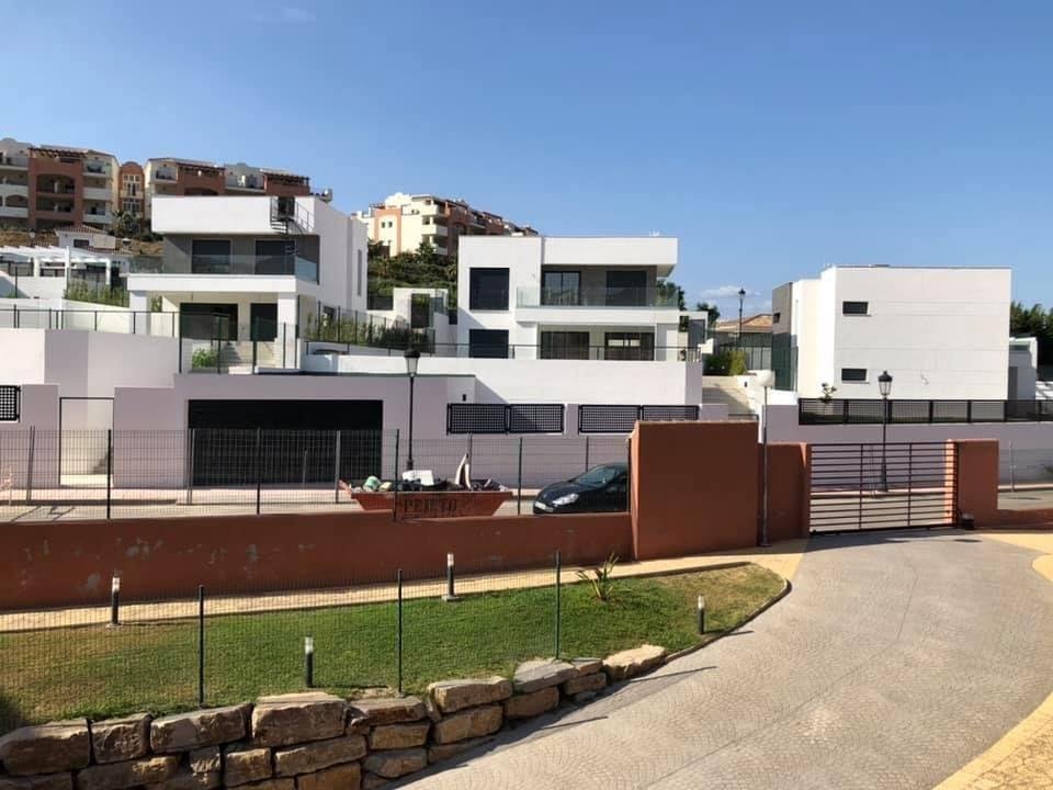 New build, 4 bedroom, 3 bathroom villa in Manilva