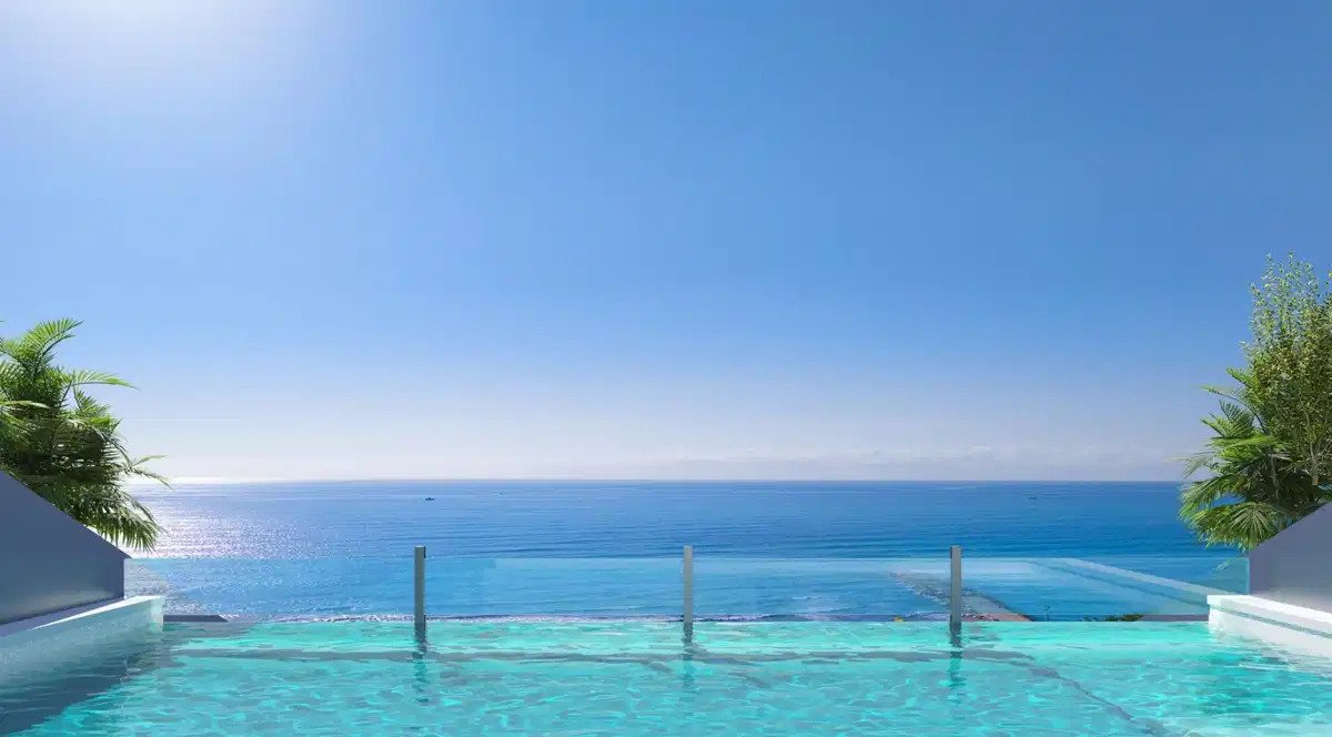 3-Bedroom, 2-Bathroom Apartment with Panoramic Sea Views in Carvajal, Fuengirola