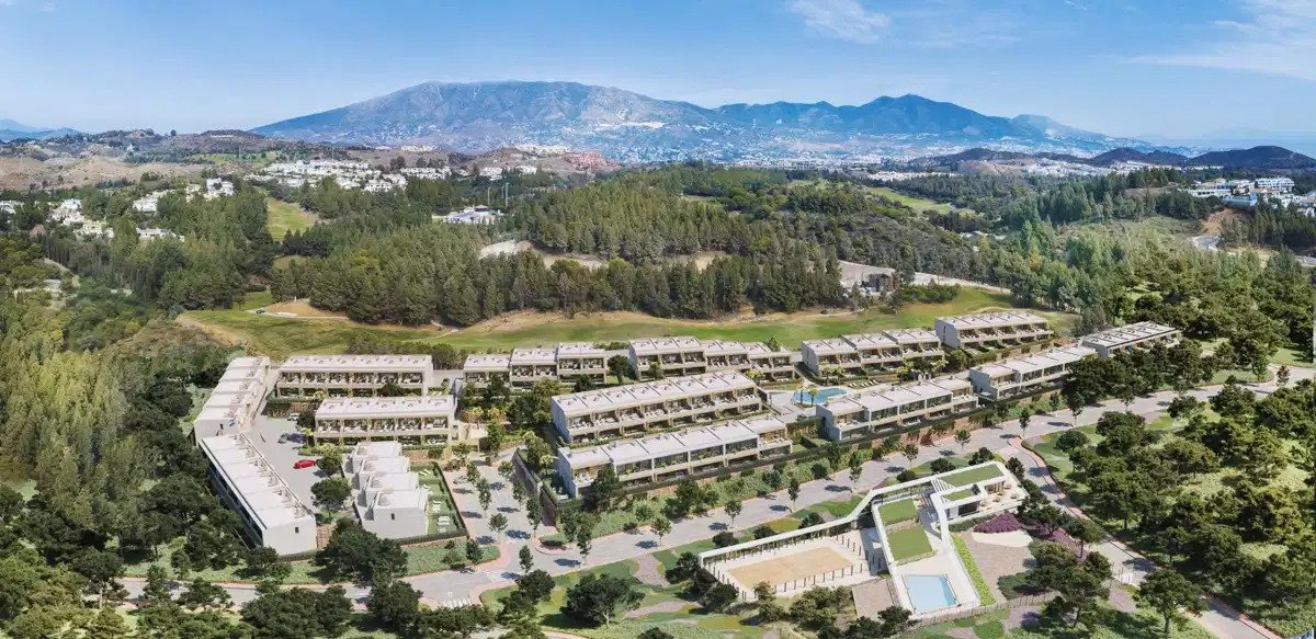 3-Bedroom, 2-Bathroom Townhouse with Sea and Golf Views in El Chaparral