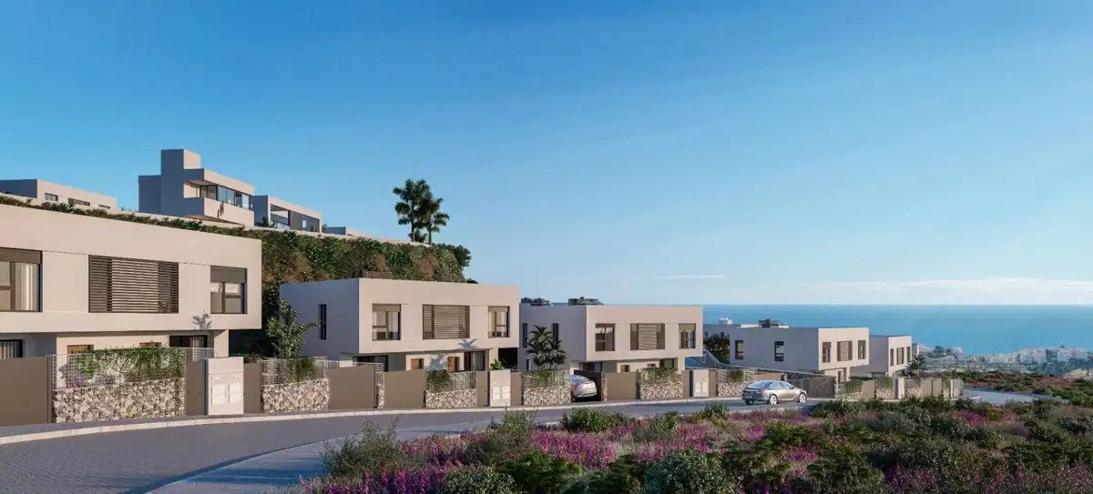 3-Bedroom, 2-Bathroom Semi-Detached Villa with Sea Views in Mijas