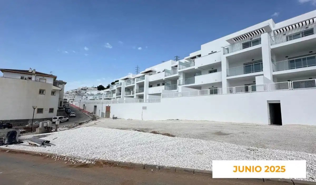 3-Bedroom, 2-Bathroom Penthouse with Panoramic Sea Views in Benalmádena Pueblo