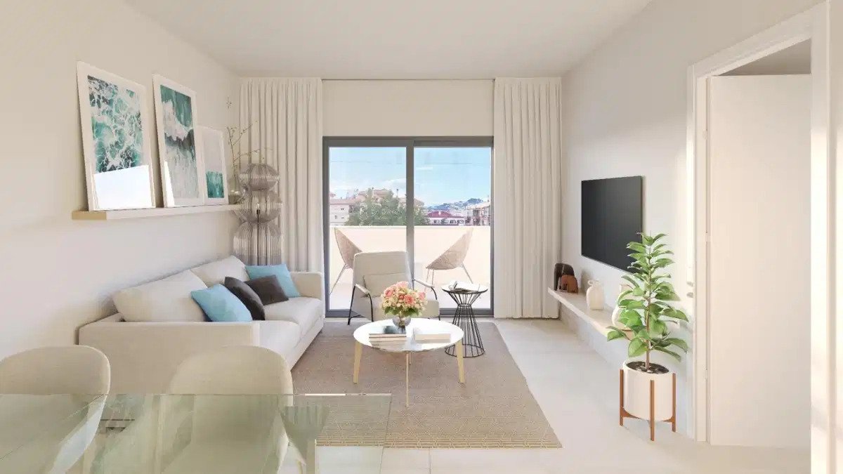 3-Bedroom, 2-Bathroom Apartment with Rooftop Pool and Parking in Central Fuengirola