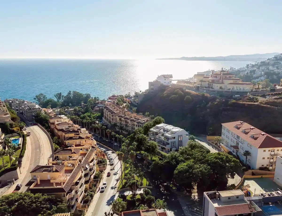 3-Bedroom, 3-Bathroom Duplex Penthouse with Sea Views in Benalmádena
