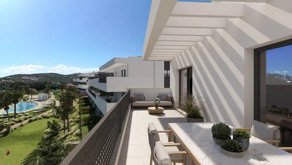 3-Bedroom, 2-Bathroom Ground Floor Apartment with Spa, Gym, and Sea Views in Estepona