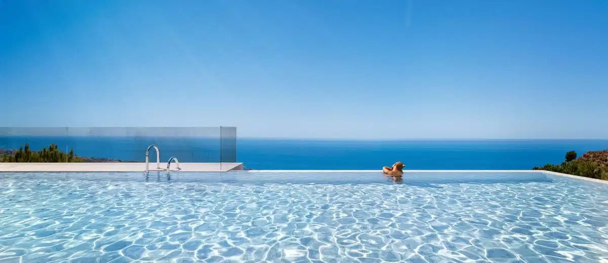 2-Bedroom, 2-Bathroom Ground Floor Apartment with Panoramic Sea Views in Rincón de la Victoria