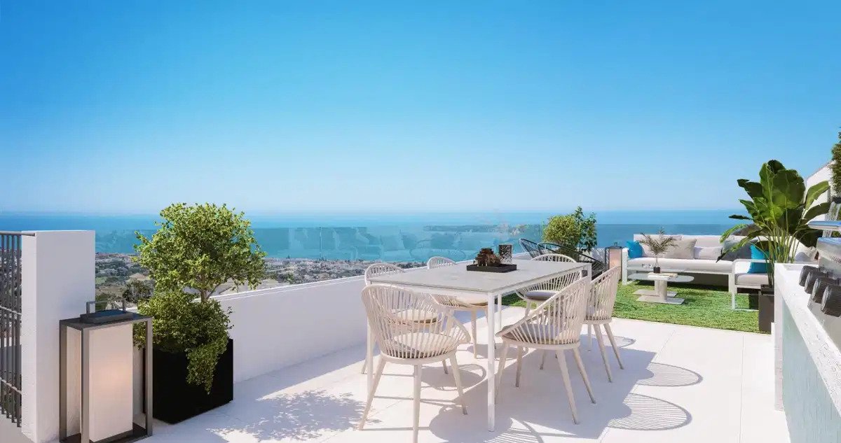 2-Bedroom, 2-Bathroom Ground Floor Apartment with Panoramic Sea Views in Rincón de la Victoria