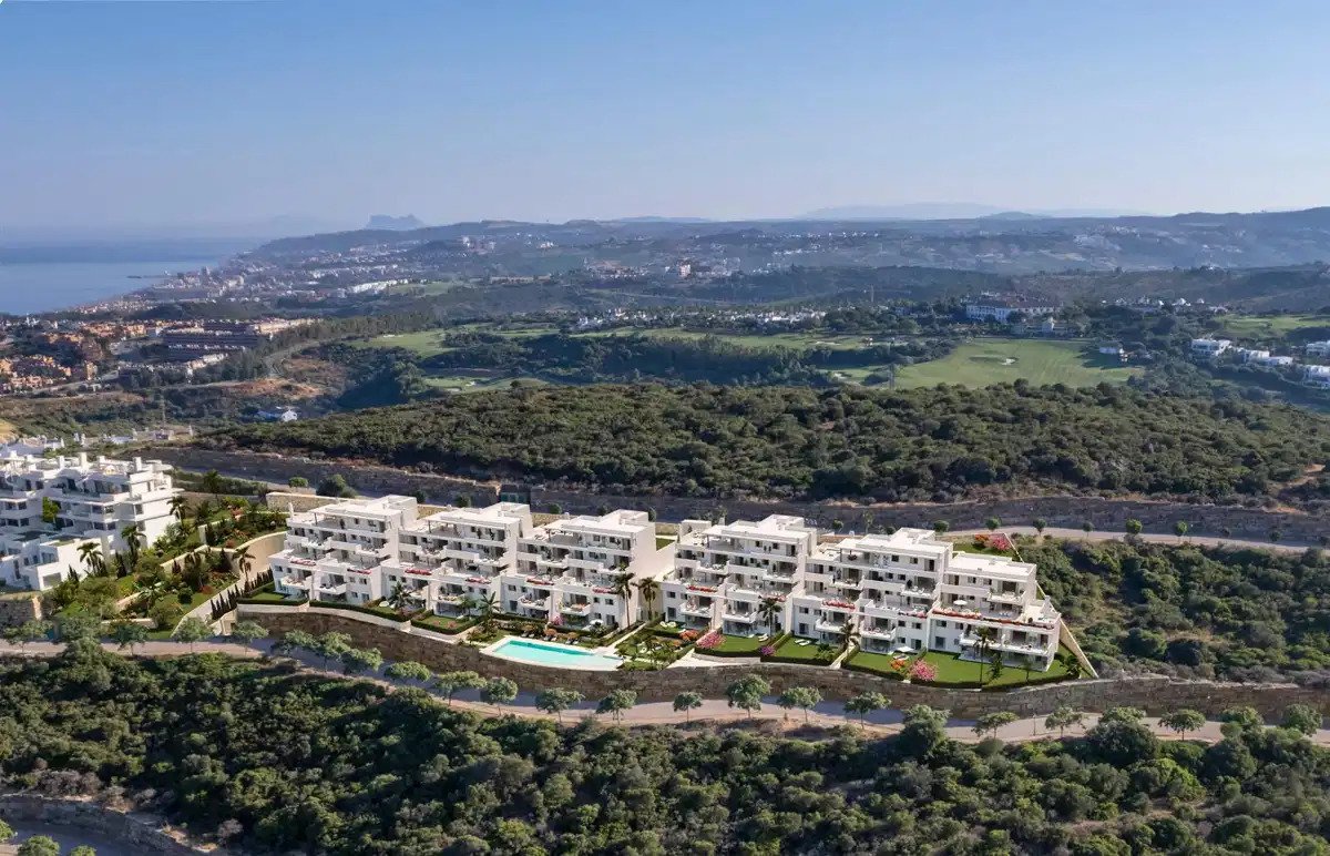 2-Bedroom Groundfloor Apartments with Ample Garden in Caceres