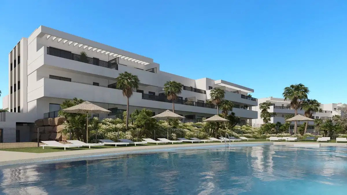 2-Bedroom, 2-Bathroom Apartment with South Orientation and Resort-Style Amenities in Estepona