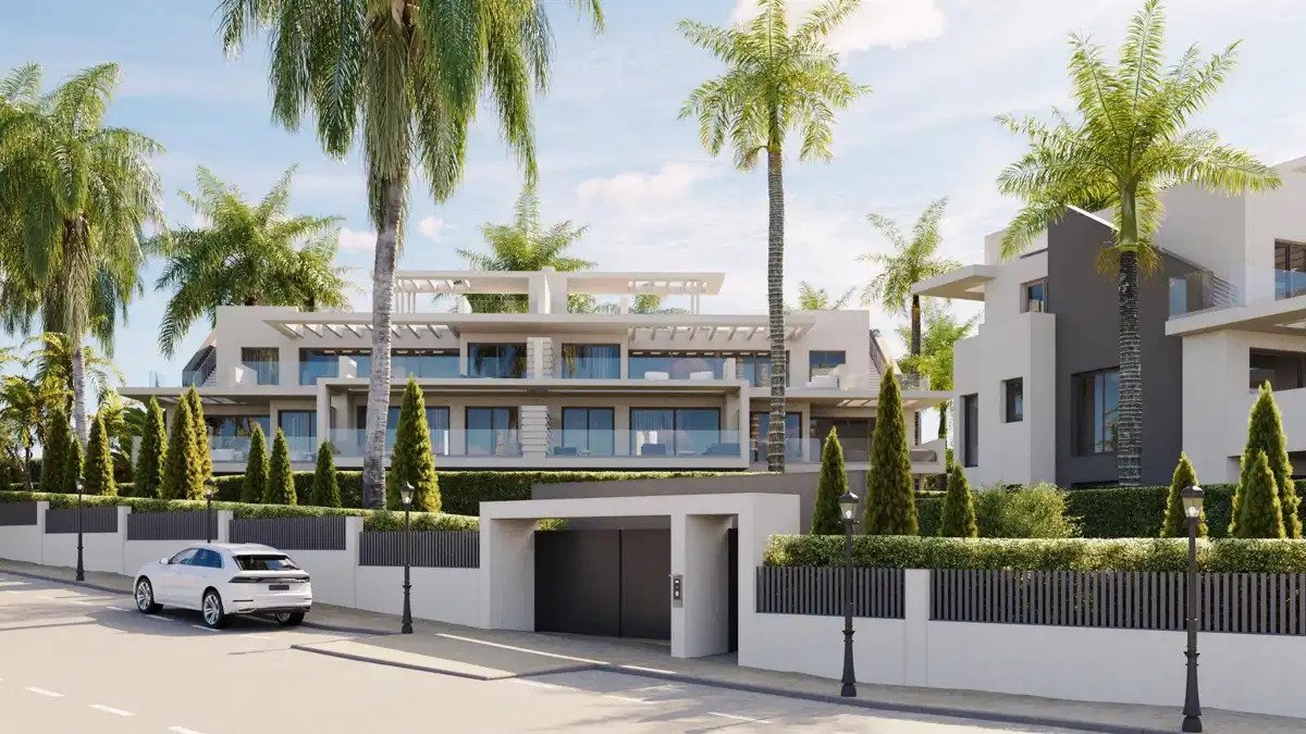 3-Bedroom, 2-Bathroom Apartment with Expansive Terraces and Underground Parking in Estepona