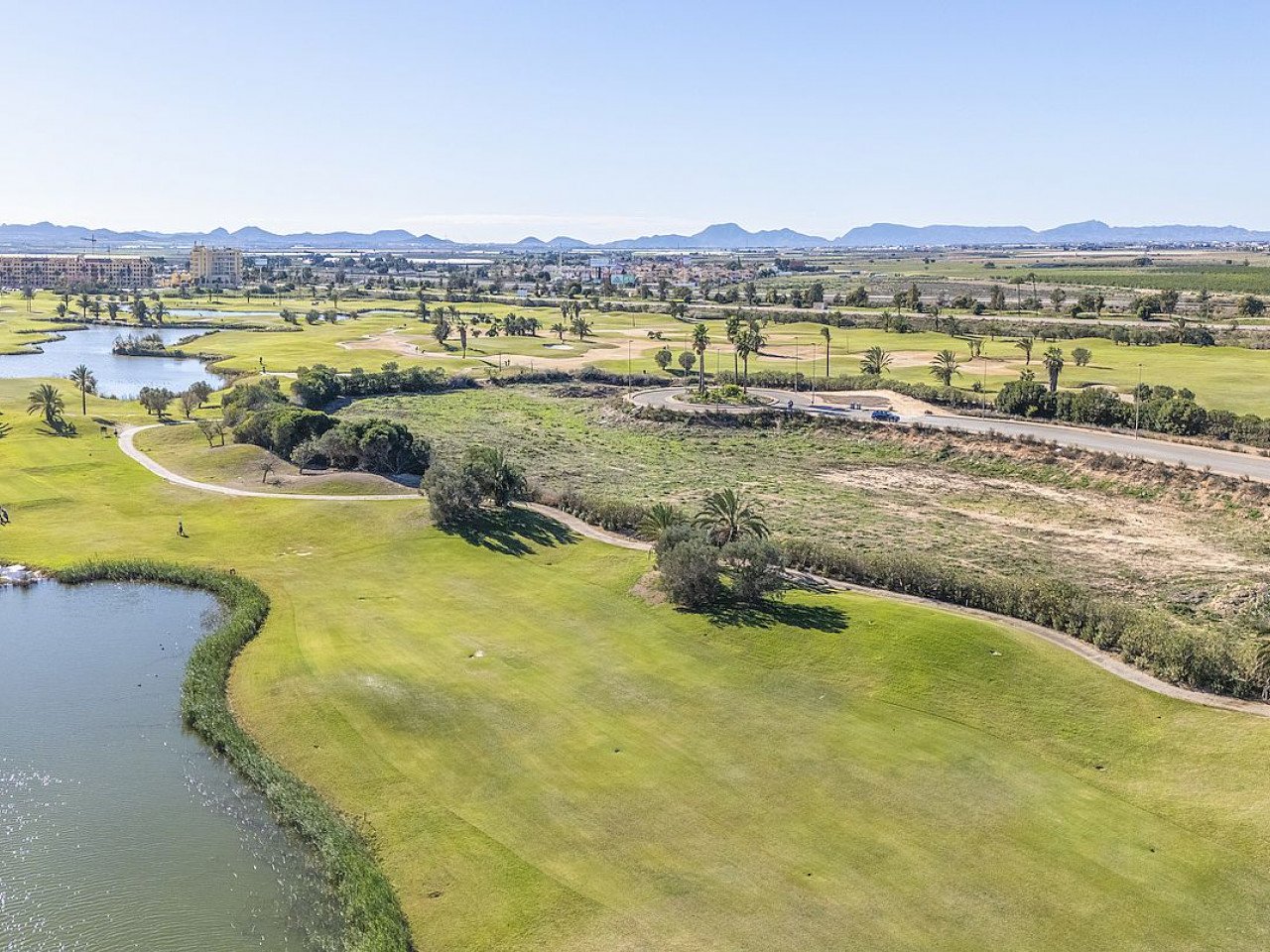 Best Mediterraneo is a new build Residential of modern Apartments and Villas on the frontline of La Serena Golf in Los Alcázares.This exclusive r...