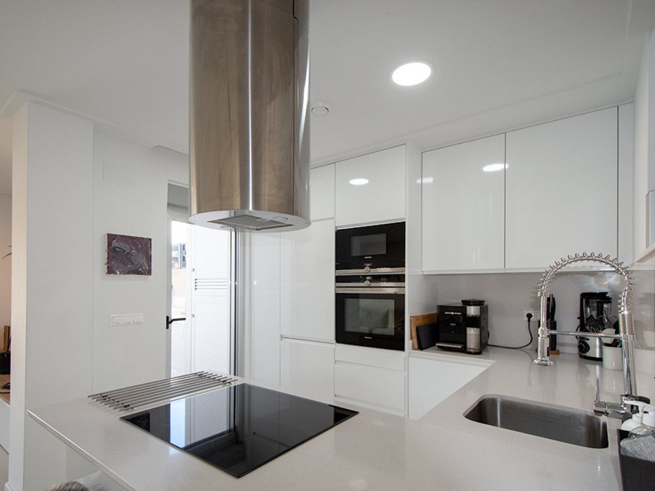 Welcome to this modern and inviting semi-detached villa located in a peaceful area of the popular Ciudad Quesada. Here you will enjoy the perfect c...