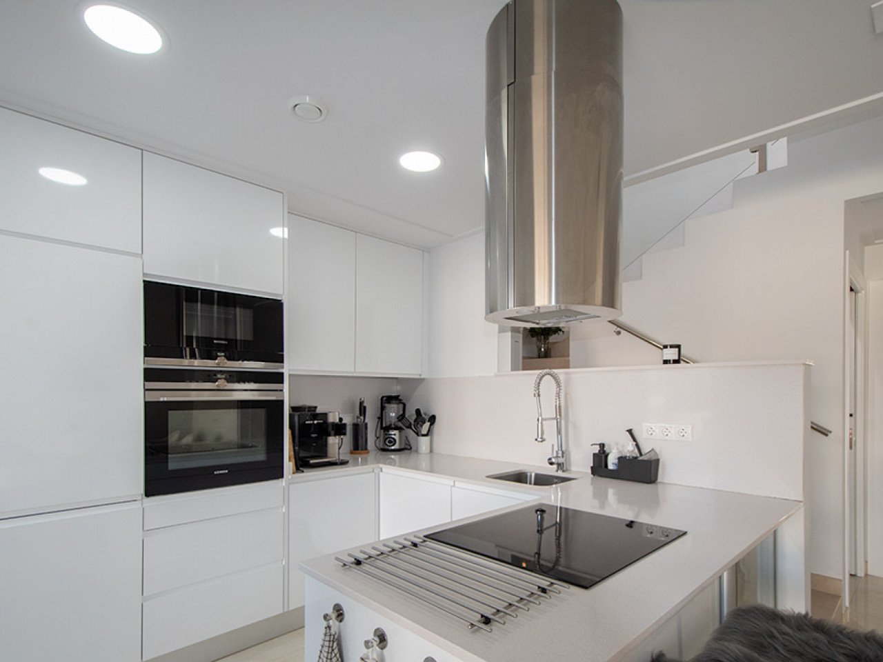 Welcome to this modern and inviting semi-detached villa located in a peaceful area of the popular Ciudad Quesada. Here you will enjoy the perfect c...