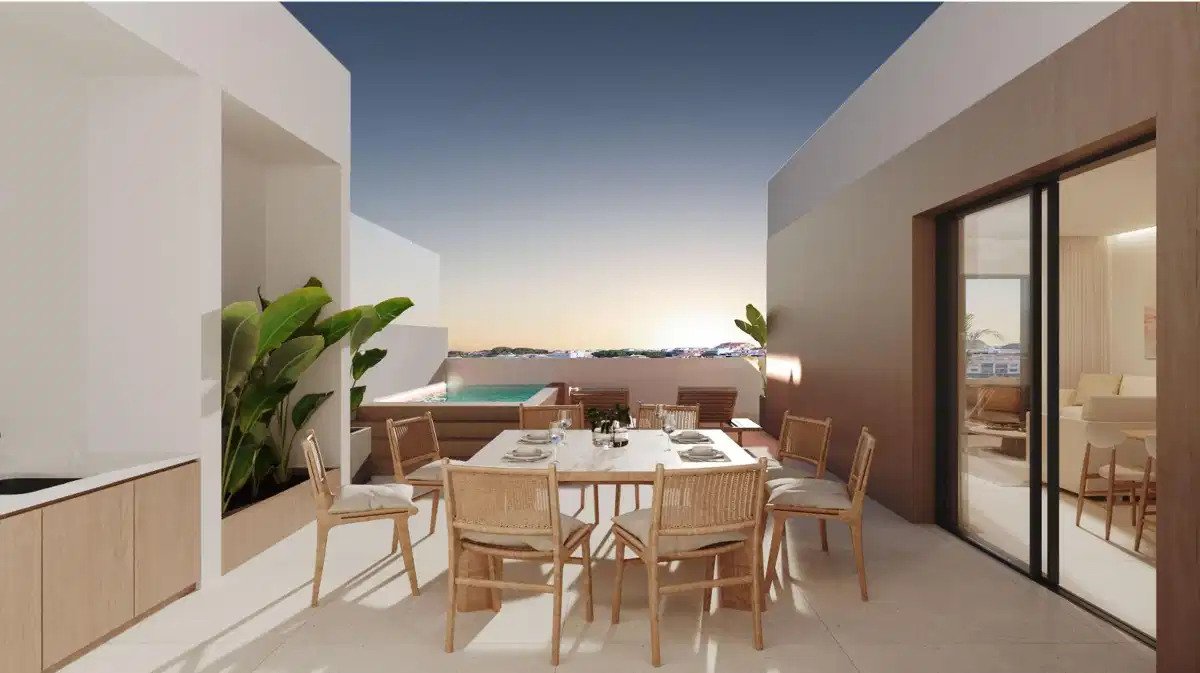 3-Bedroom, 2-Bathroom Penthouse with Expansive Terraces and Sea Views in Costa del Sol