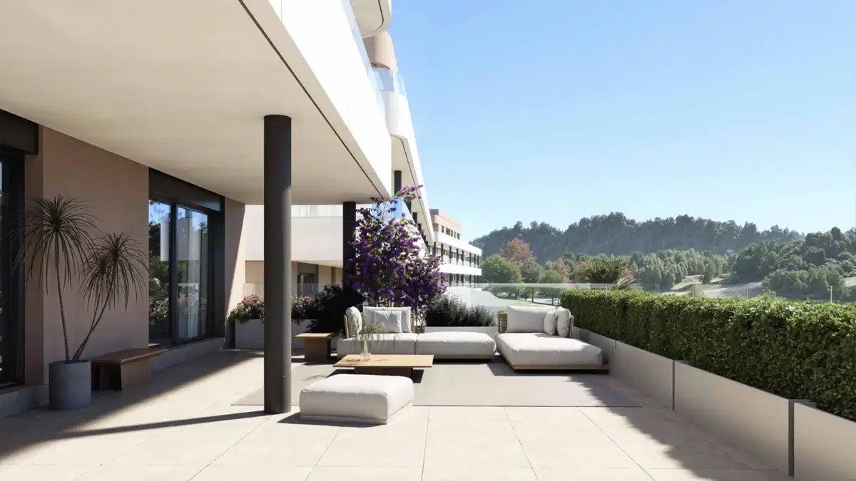 1-Bedroom, 1-Bathroom Penthouse with Sea and Golf Views in Estepona Golf