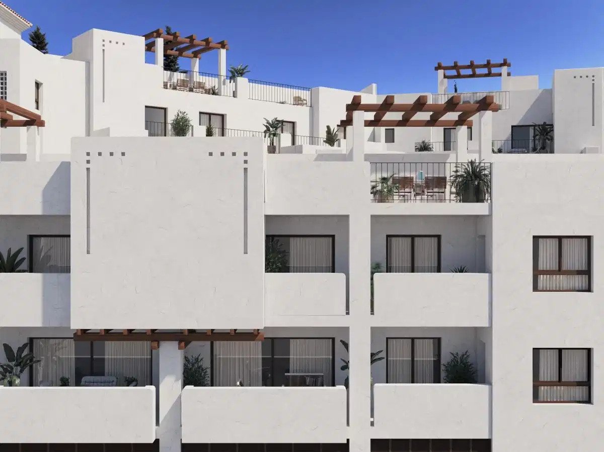 2-Bedroom, 2-Bathroom Apartment with Rooftop Pool and Mountain Views in Central Benahavís
