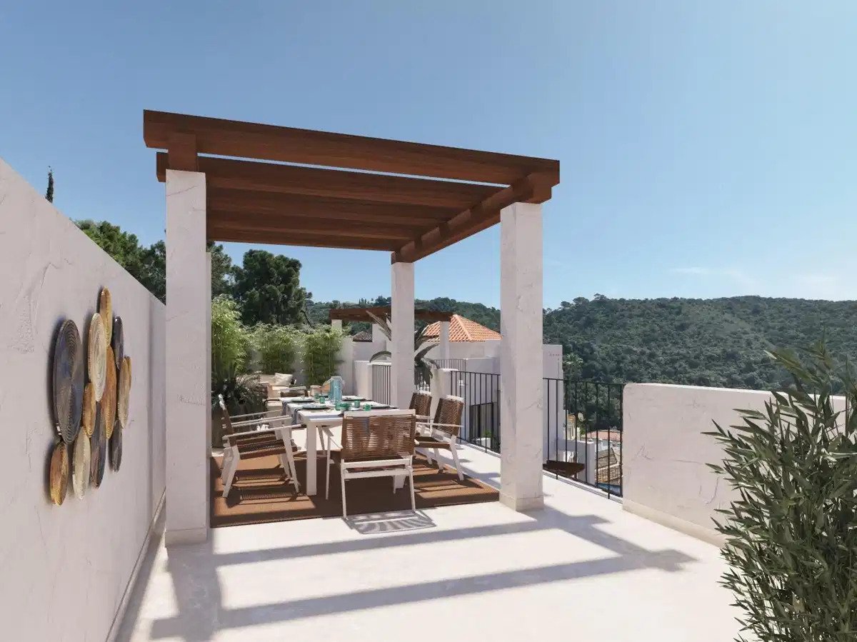 2-Bedroom, 2-Bathroom Apartment with Rooftop Pool and Mountain Views in Central Benahavís