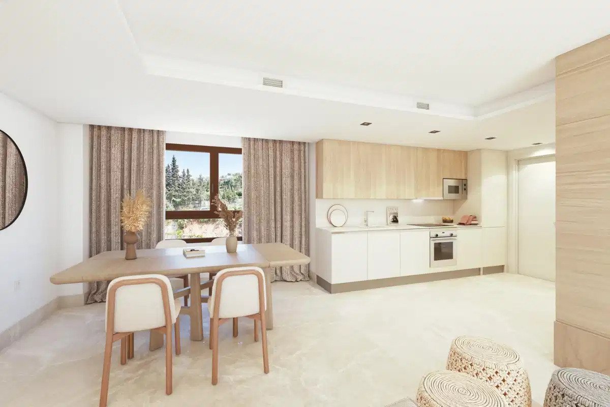 2-Bedroom, 2-Bathroom Apartment with Rooftop Pool and Mountain Views in Central Benahavís