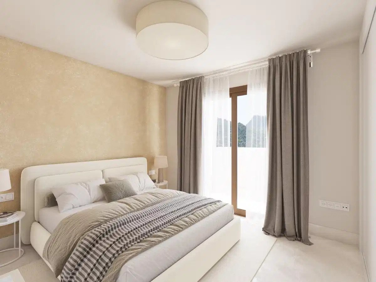 2-Bedroom, 2-Bathroom Apartment with Rooftop Pool and Mountain Views in Central Benahavís