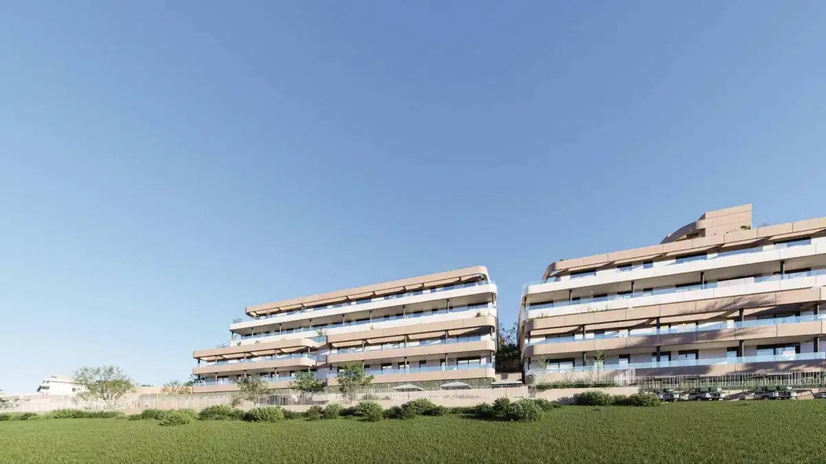 2-Bedroom, 2-Bathroom Apartment with Sea and Golf Views in Estepona Golf
