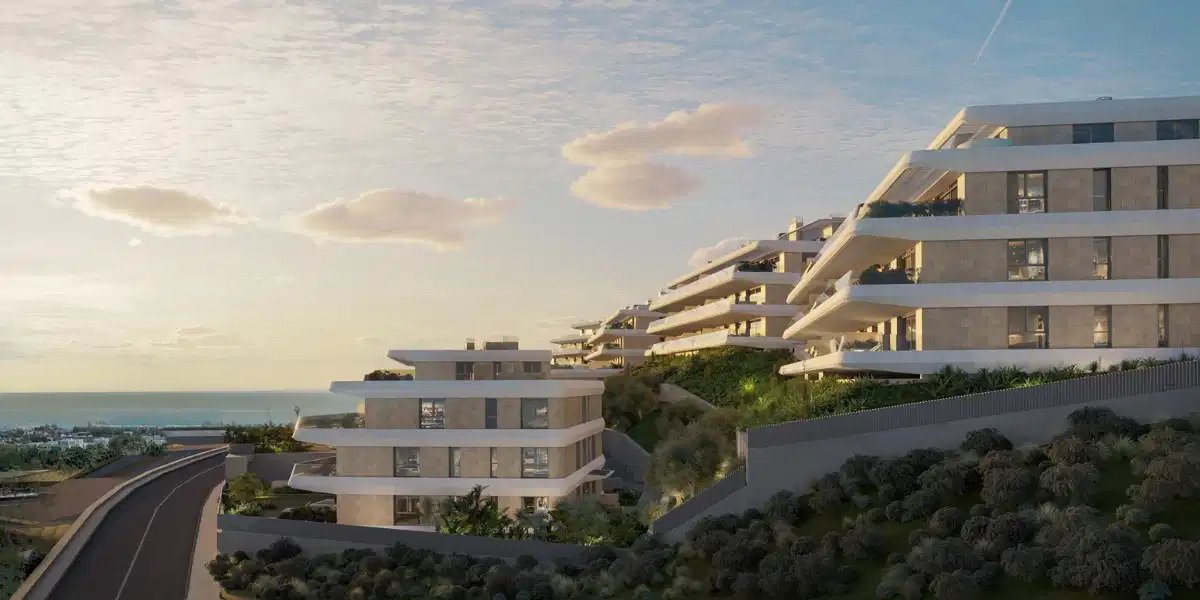 2-Bedroom, 2-Bathroom Penthouse with Sea Views and Exceptional Amenities in Selwo, Estepona