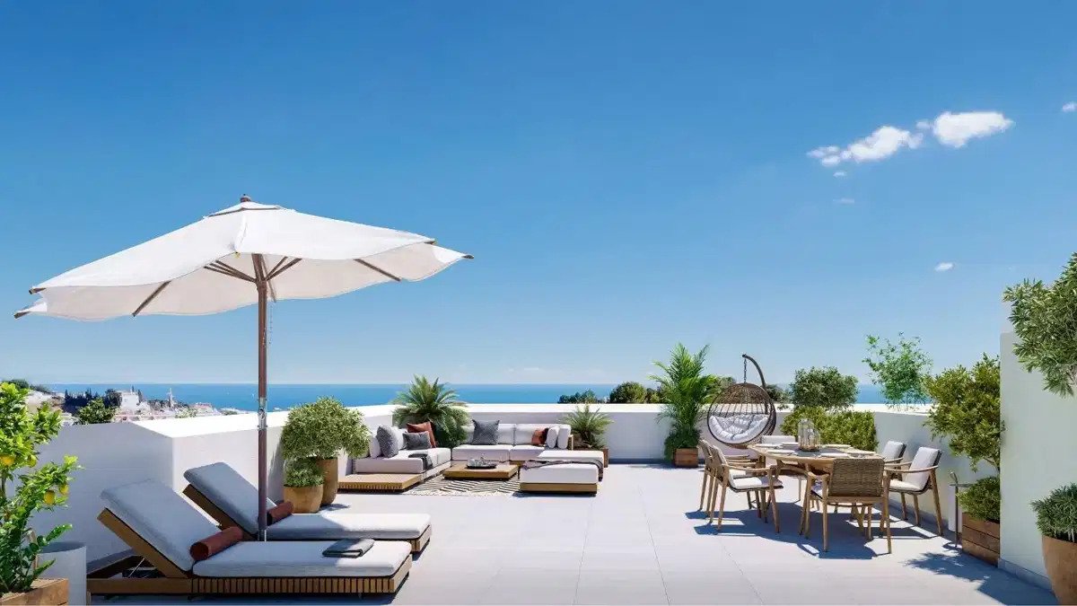 2-Bedroom, 2-Bathroom Penthouse with Sea and Mountain Views in Fuengirola
