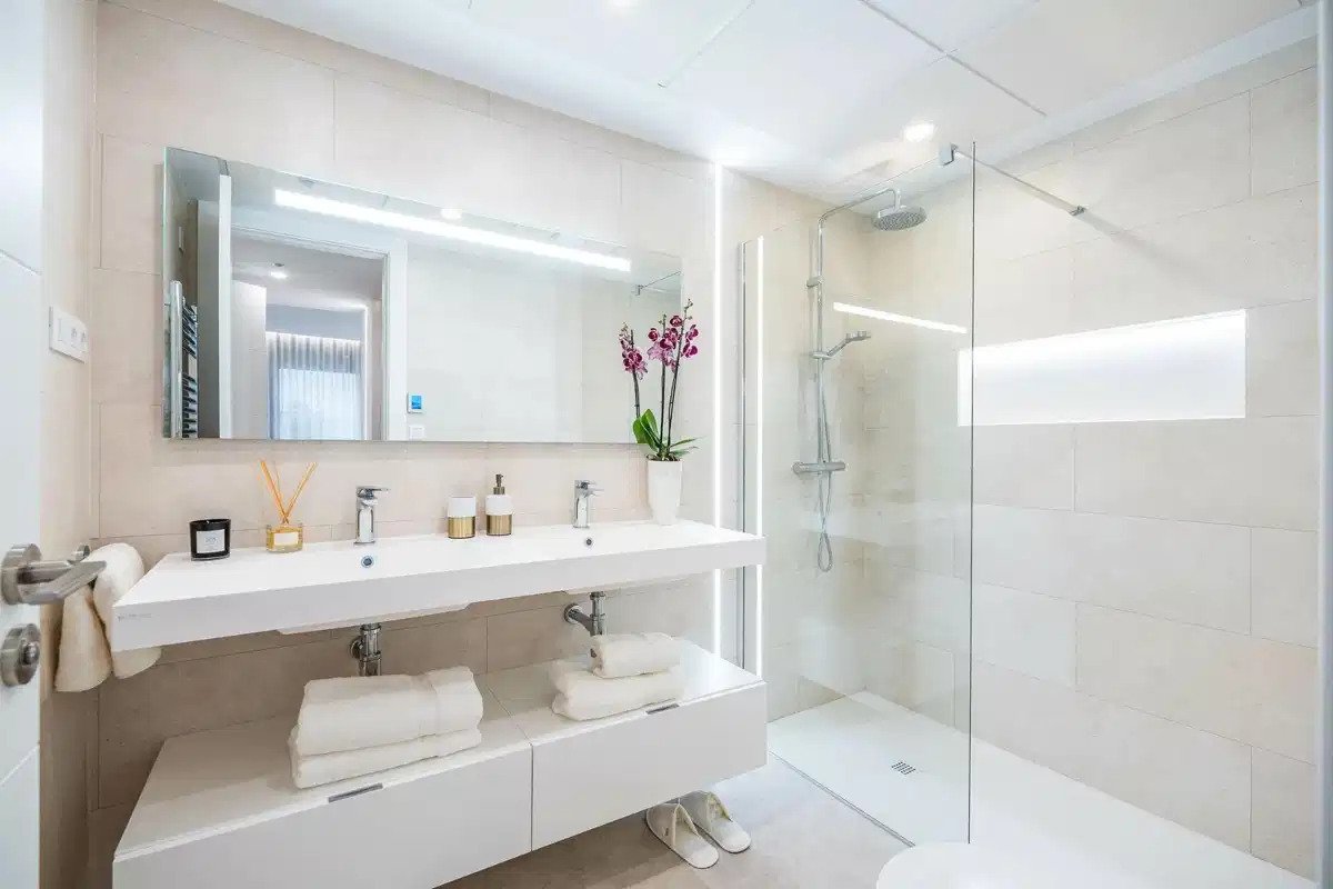 2-Bedroom, 2-Bathroom Apartment with Exceptional Amenities in Central Fuengirola