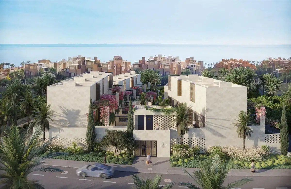 3-Bedroom, 2-Bathroom Ground Floor Apartment with South-Facing Terraces in Estepona