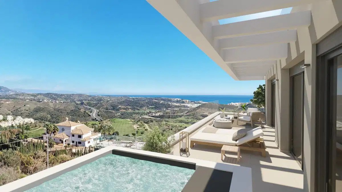 2-Bedroom, 2-Bathroom Apartment with Expansive Terraces and Sea Views in Calanova Golf, Mijas