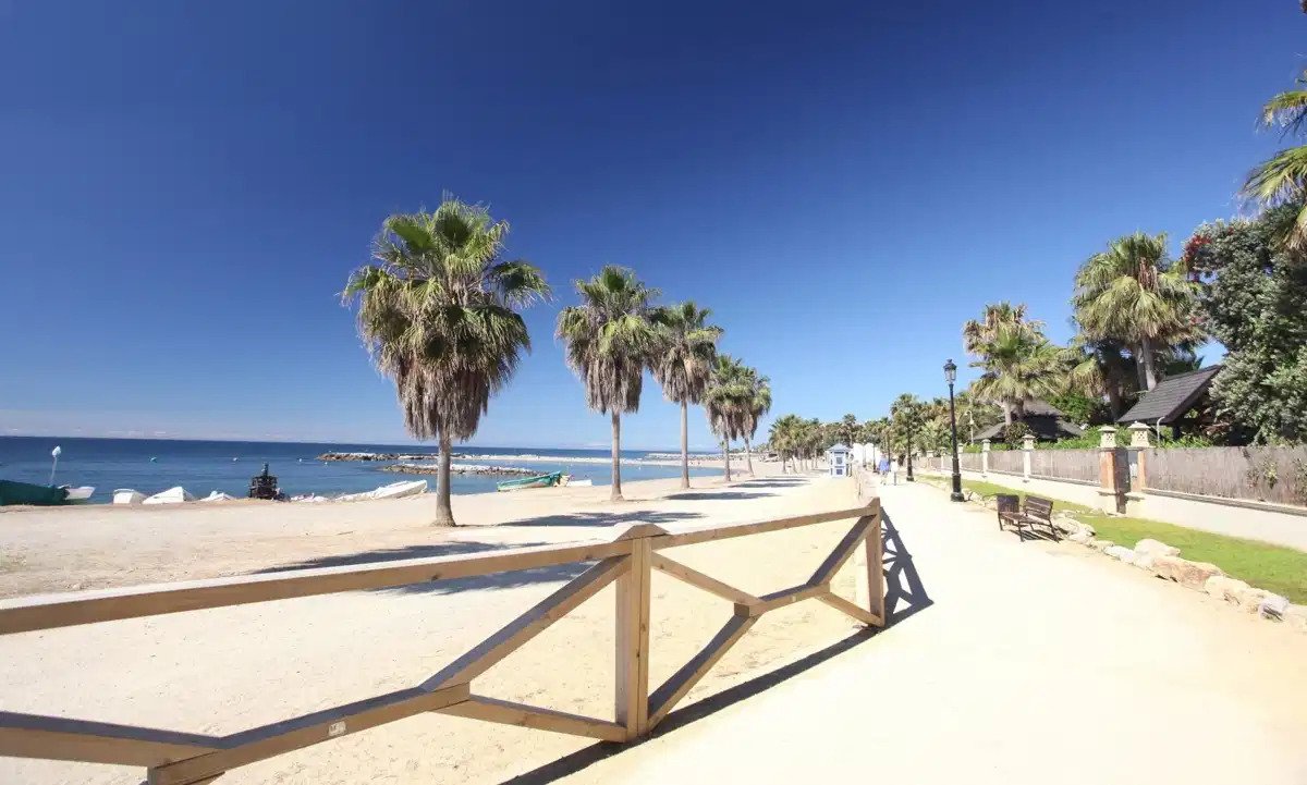 3-Bedroom, 2-Bathroom Apartment with Panoramic Sea and Mountain Views in Nueva Andalucía, Marbella