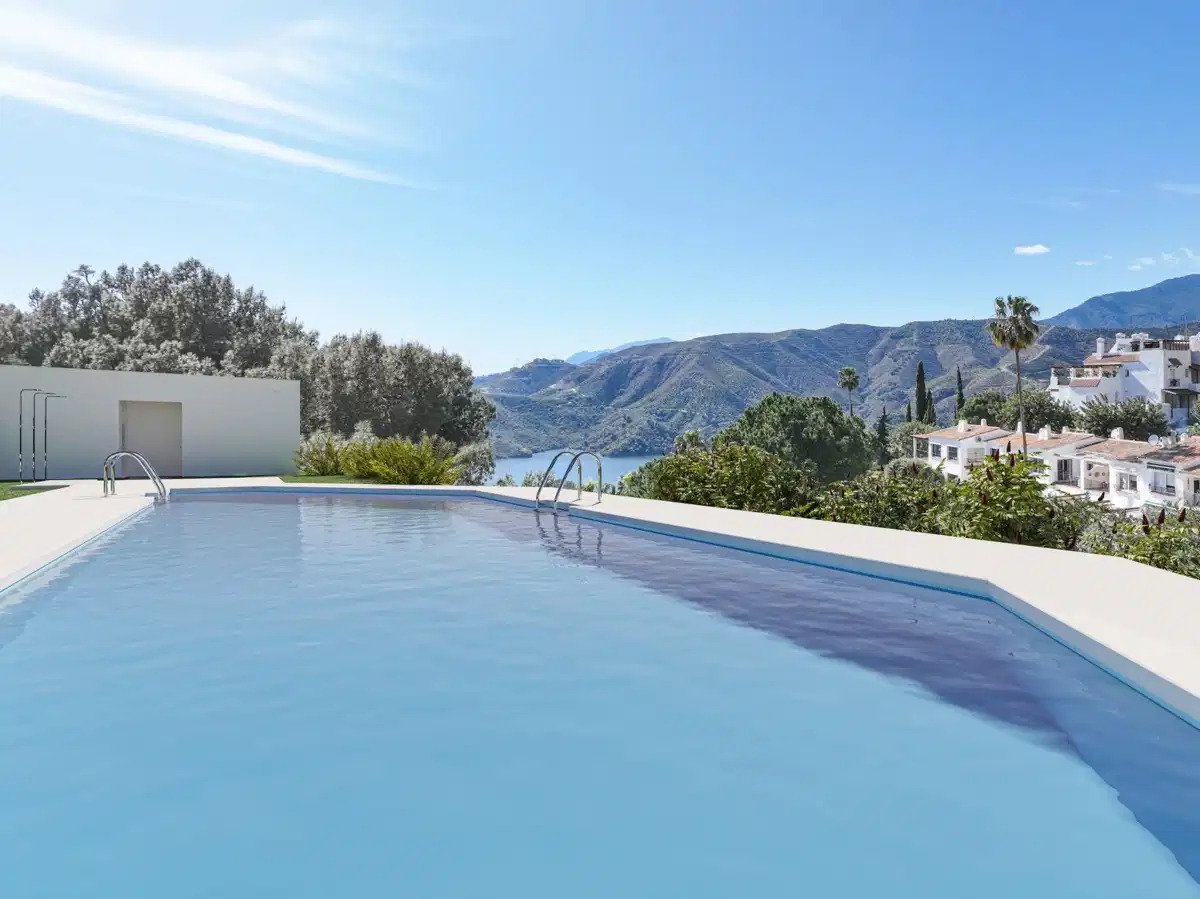 3-Bedroom, 2-Bathroom Apartment Surrounded by Nature in Istán near Marbella