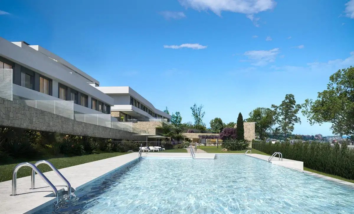 2-Bedroom, 2-Bathroom Ground Floor Apartment with Sea Views and Large Terrace in Estepona