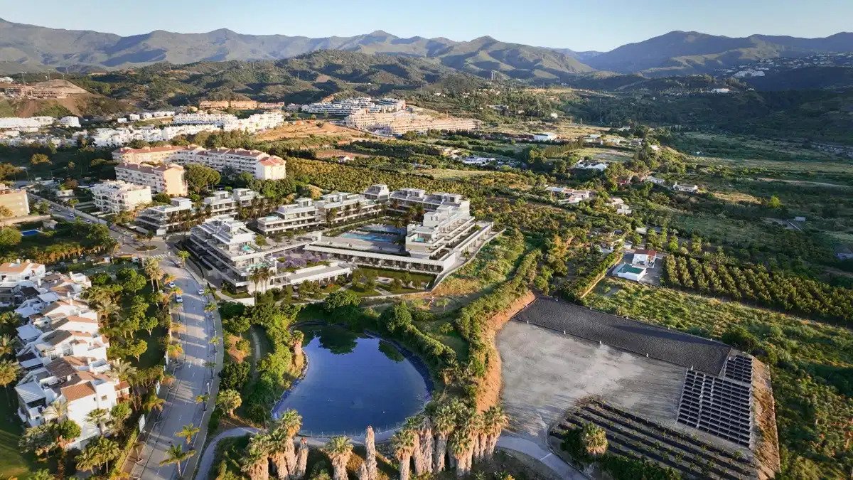 3-Bedroom, 2-Bathroom Modern Apartments with Sea or Mountain Views in Estepona