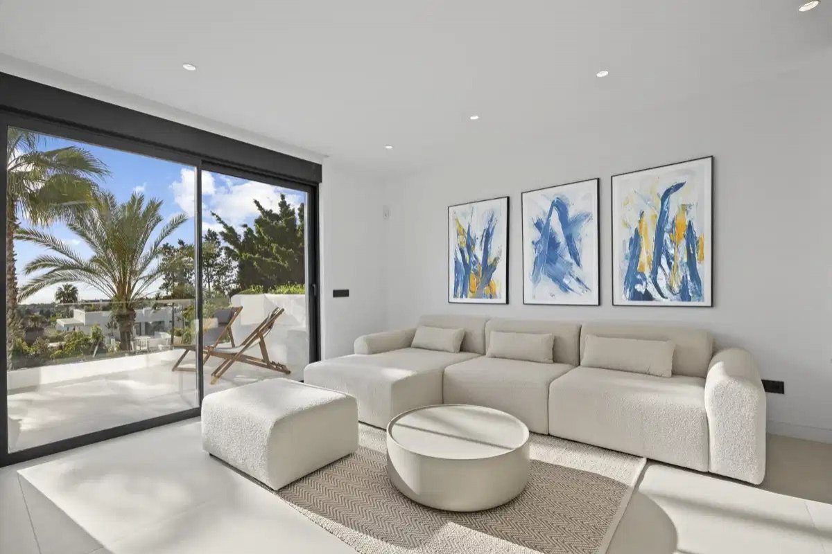 3-Bedroom, 2-Bathroom Luxury Duplex Penthouse in El Paraiso Estepona-Marbella Area