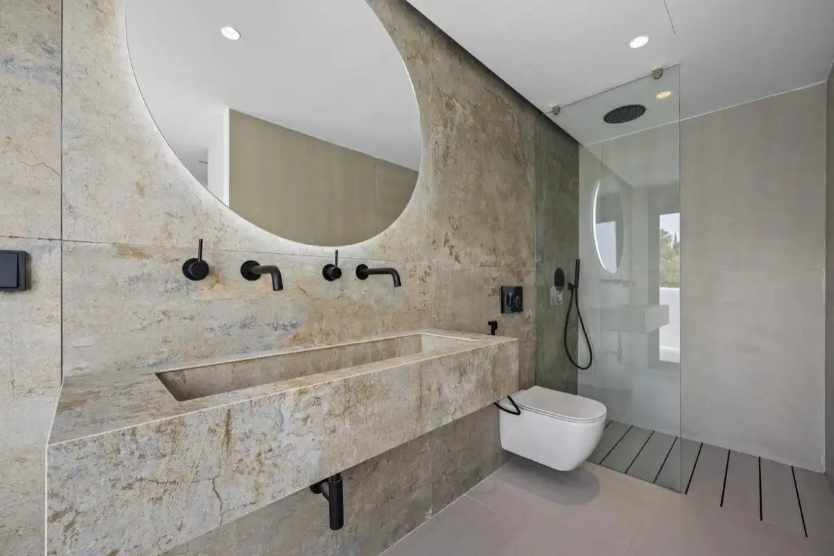 3-Bedroom, 2-Bathroom Luxury Duplex Penthouse in El Paraiso Estepona-Marbella Area