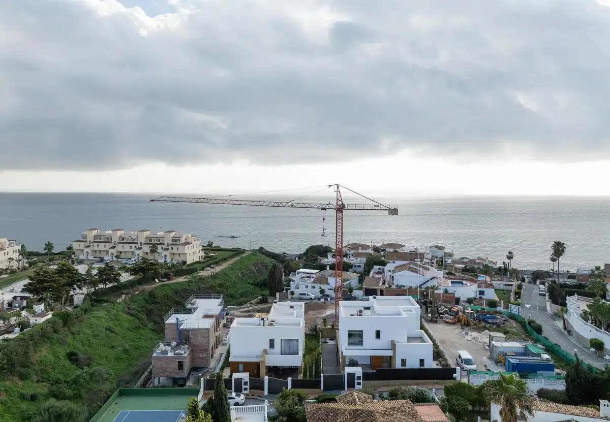 5-Bedroom, 7-Bathroom Luxury Villas with Sea and Mountain Views in Las Farolas, Mijas Costa