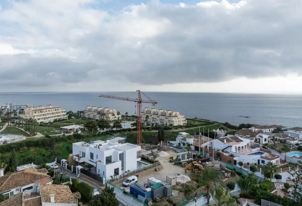 5-Bedroom, 7-Bathroom Luxury Villas with Sea and Mountain Views in Las Farolas, Mijas Costa