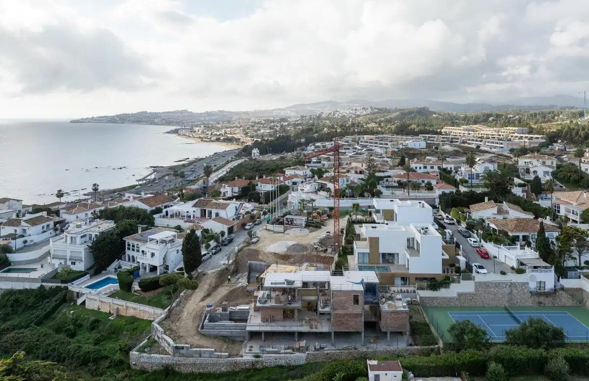 5-Bedroom, 7-Bathroom Luxury Villas with Sea and Mountain Views in Las Farolas, Mijas Costa