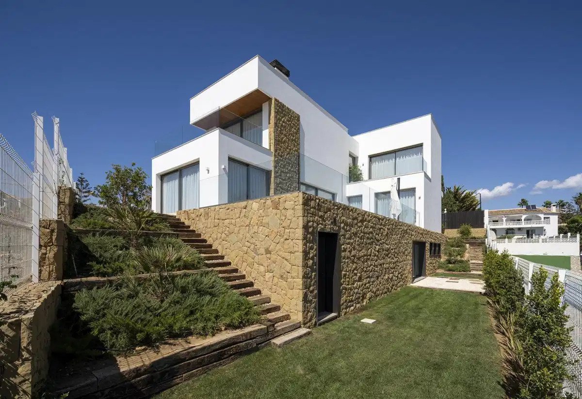 5-Bedroom, 7-Bathroom Luxury Villas with Sea and Mountain Views in Las Farolas, Mijas Costa