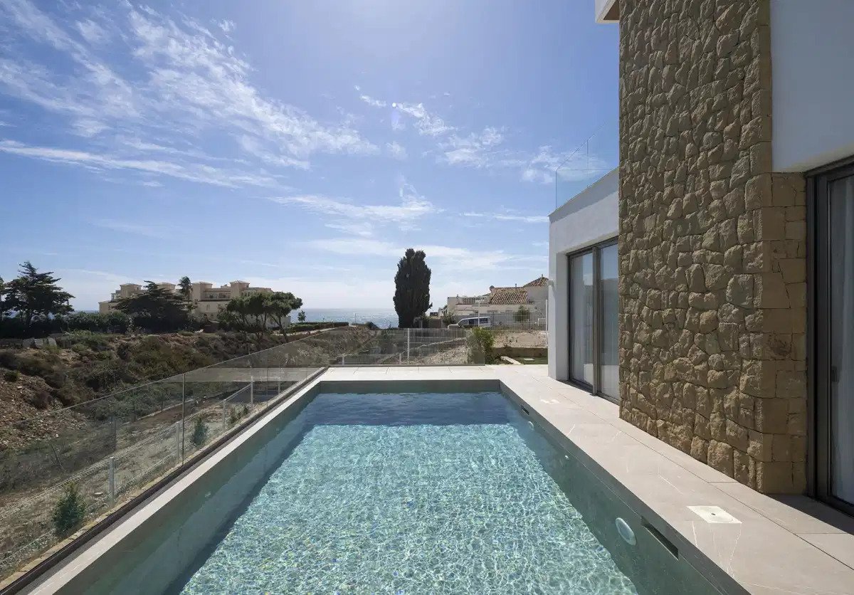 5-Bedroom, 7-Bathroom Luxury Villas with Sea and Mountain Views in Las Farolas, Mijas Costa