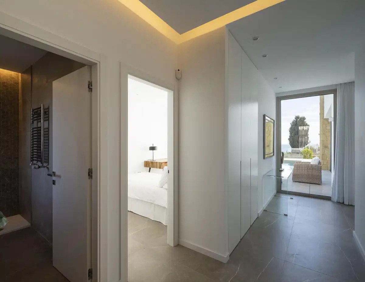 5-Bedroom, 7-Bathroom Luxury Villas with Sea and Mountain Views in Las Farolas, Mijas Costa