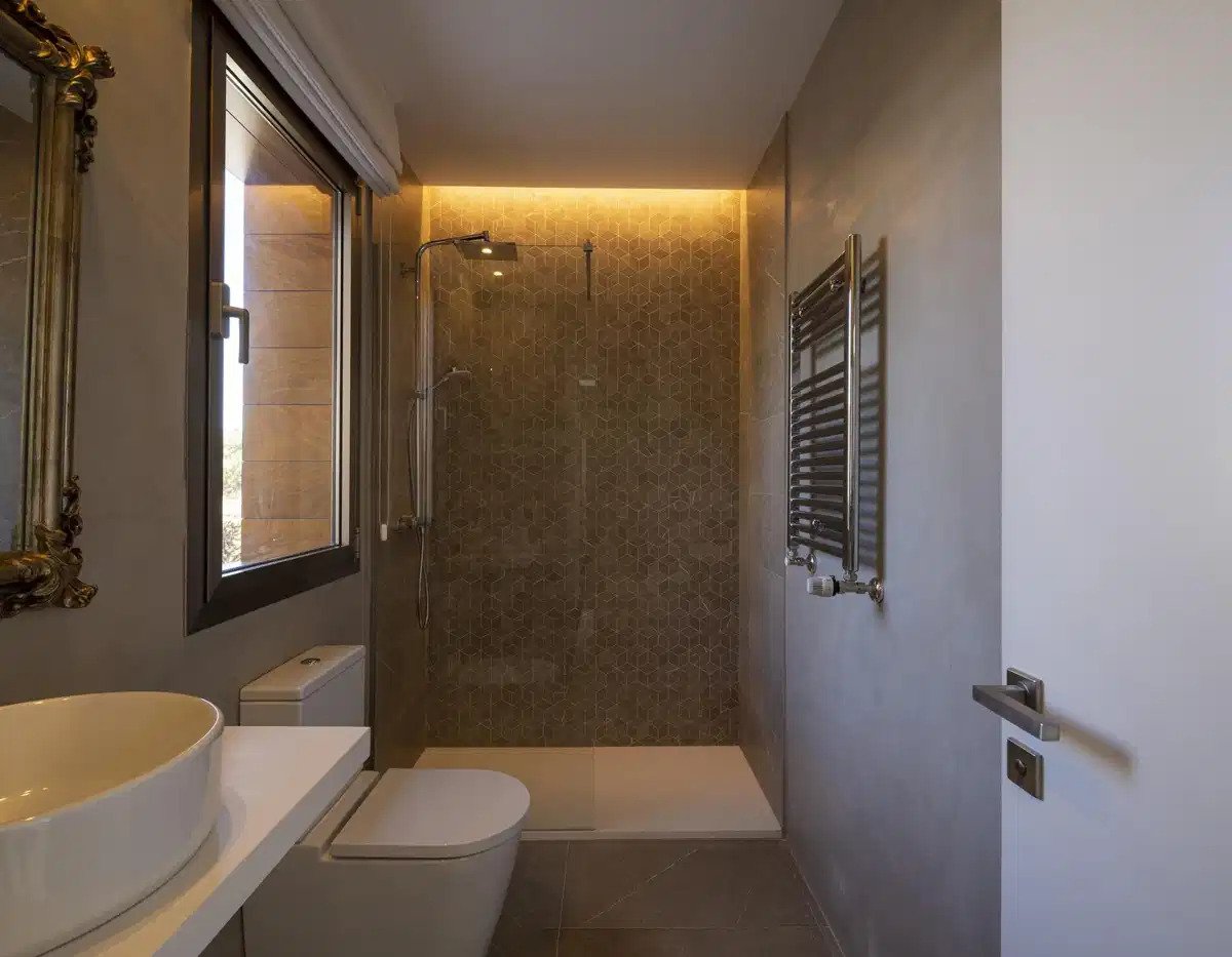 5-Bedroom, 7-Bathroom Luxury Villas with Sea and Mountain Views in Las Farolas, Mijas Costa