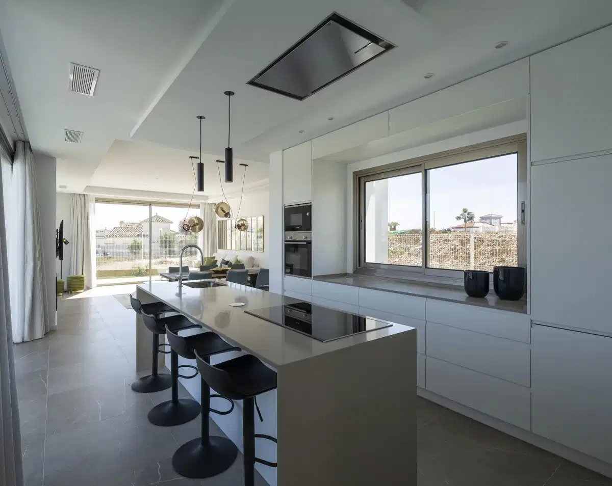 5-Bedroom, 7-Bathroom Luxury Villas with Sea and Mountain Views in Las Farolas, Mijas Costa