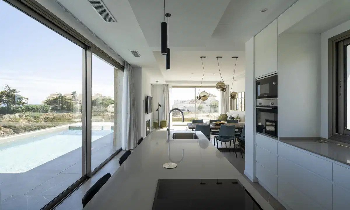 5-Bedroom, 7-Bathroom Luxury Villas with Sea and Mountain Views in Las Farolas, Mijas Costa