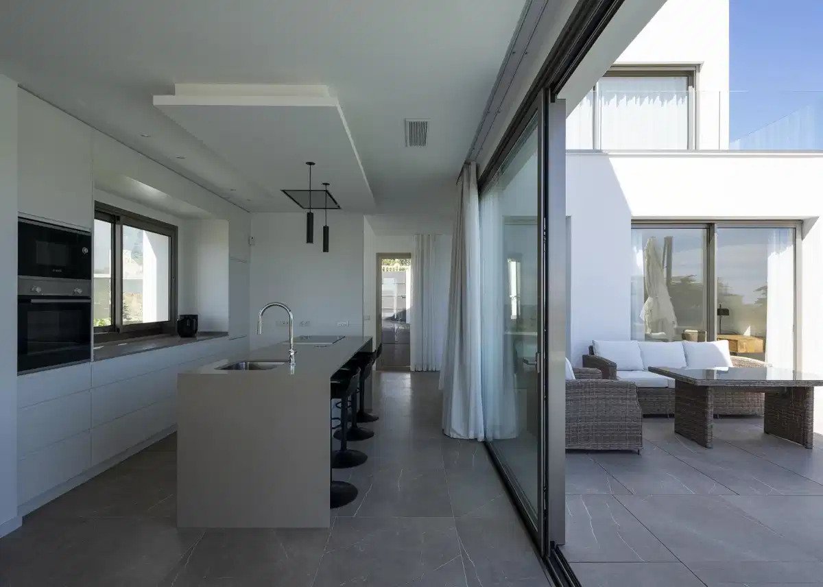 5-Bedroom, 7-Bathroom Luxury Villas with Sea and Mountain Views in Las Farolas, Mijas Costa
