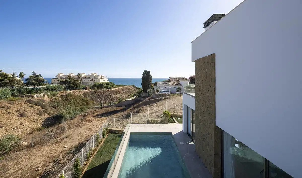 5-Bedroom, 7-Bathroom Luxury Villas with Sea and Mountain Views in Las Farolas, Mijas Costa
