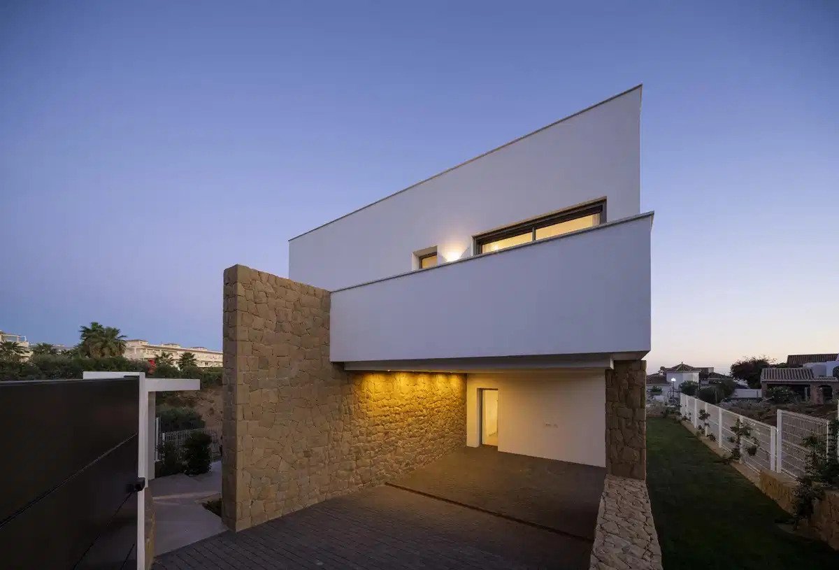 5-Bedroom, 7-Bathroom Luxury Villas with Sea and Mountain Views in Las Farolas, Mijas Costa