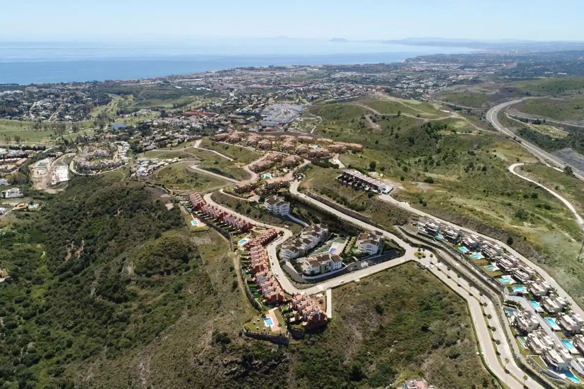 3-Bedroom, 2-Bathroom Penthouse with Panoramic Golf Valley Views in Benahavís