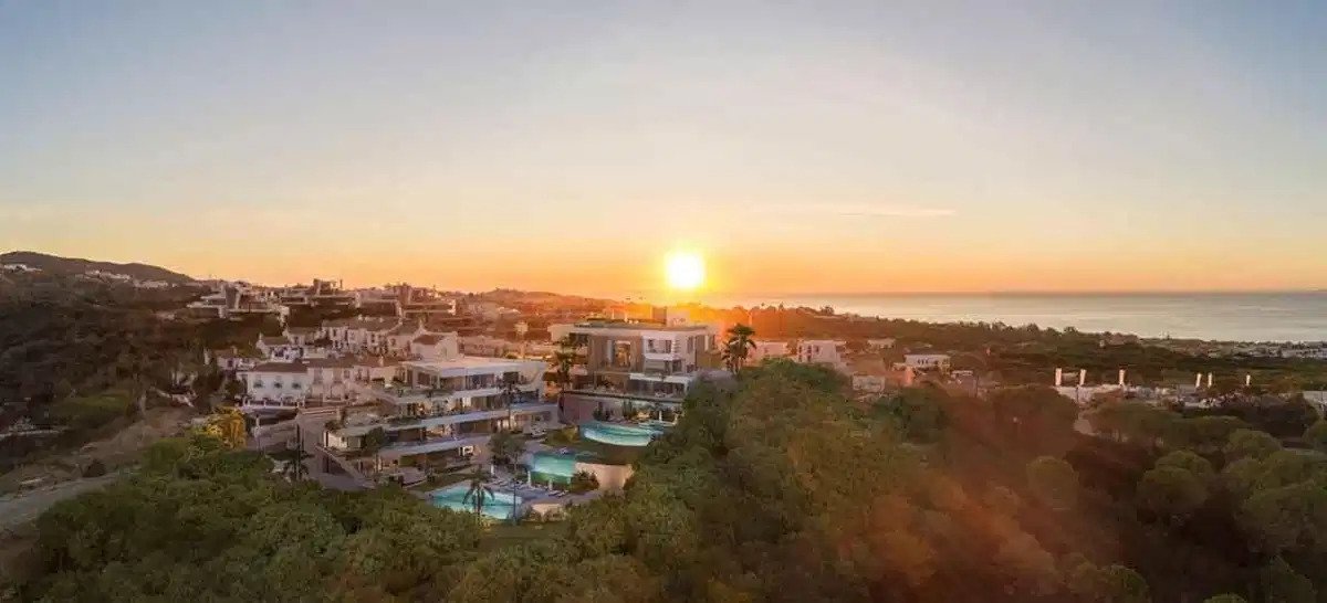 3-Bedroom, 2-Bathroom Ground Floor Apartment with Panoramic Sea Views in Marbella