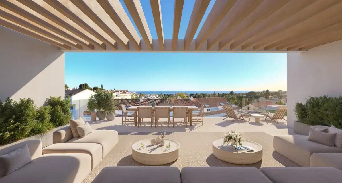 4-Bedroom, 5-Bathroom Luxury Ground Floor Apartment in Exclusive Nueva Andalucía Complex