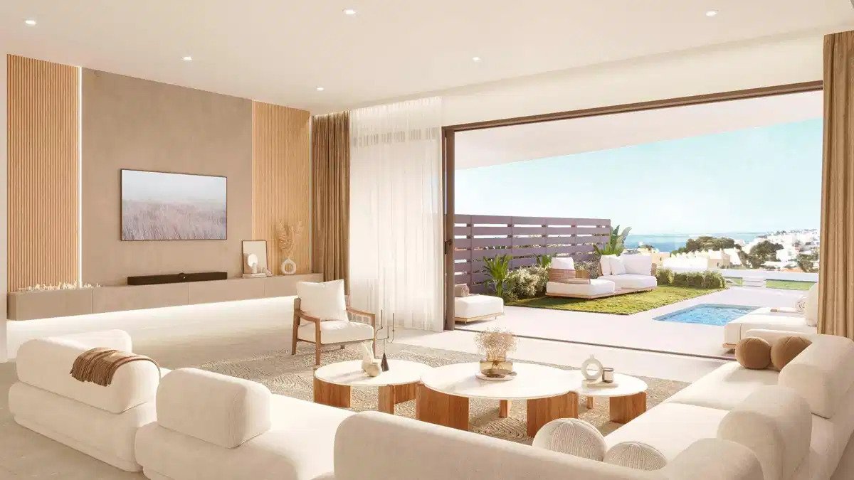 3-Bedroom, 2-Bathroom Townhouse with Sea Views and Private Garden near Fuengirola